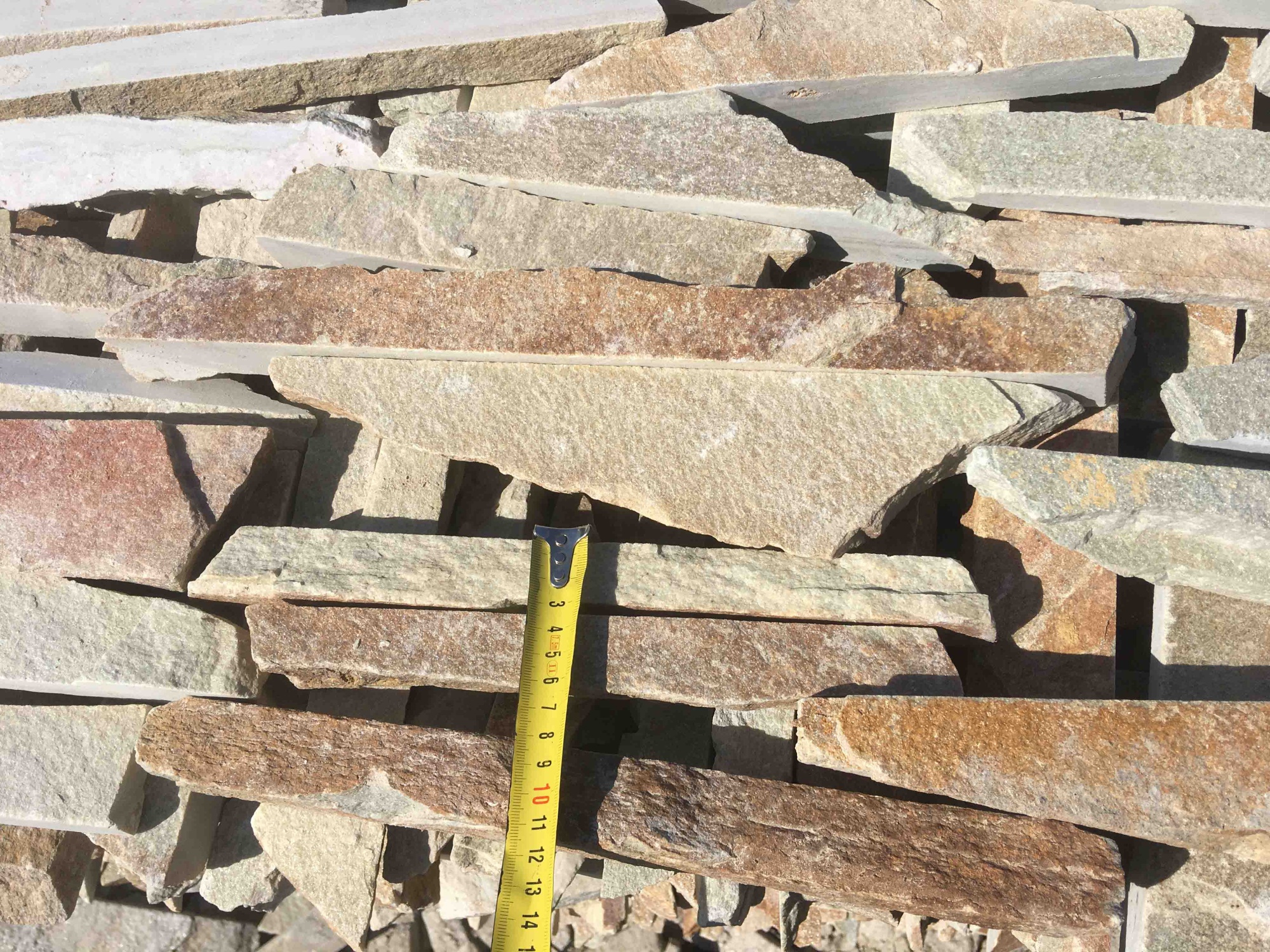 Горбушка златолит золотистый для облицовки купить в Сухом Логе