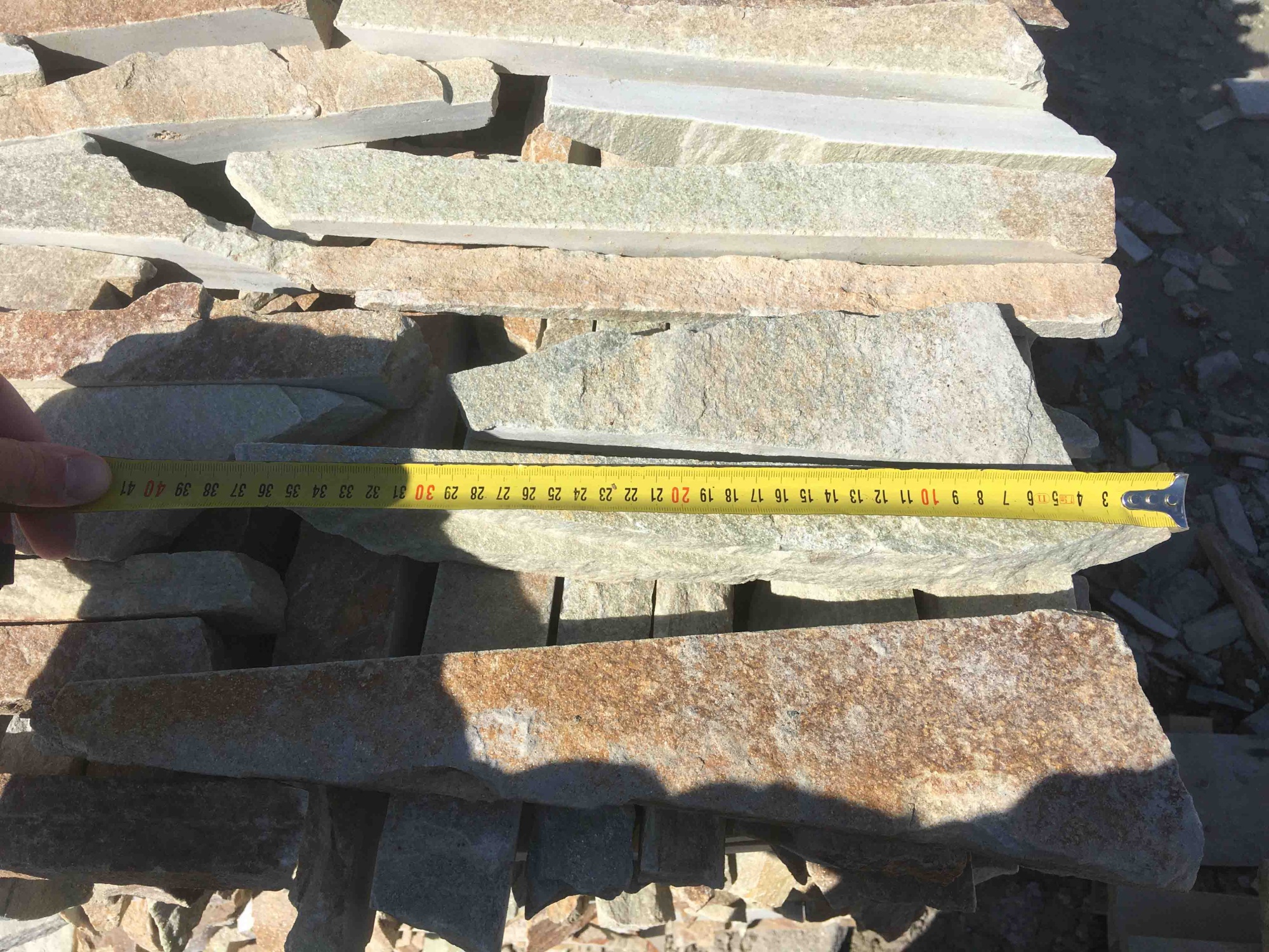 Горбушка златолит золотистый для облицовки купить в Сухом Логе