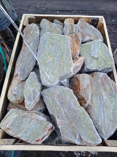 Златолит жёлтый, жёлто-зелёный глыбки и валуны для ланшафтного дизайна купить в Сухом Логе