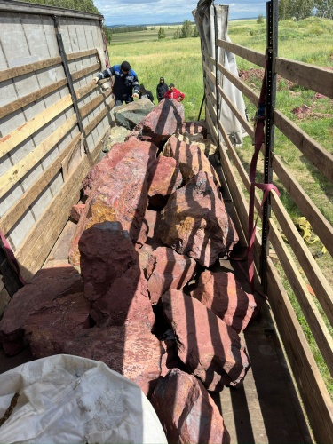 Ландшафтные глыбы красно-фиолетовые 200-1000 килограмм купить в Сухом Логе