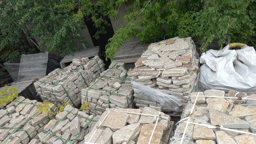 Плитняк гранитный галтованный купить в Сухом Логе