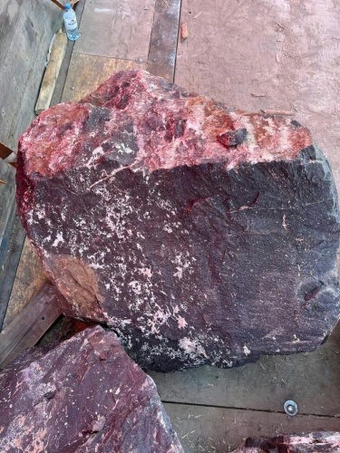 Камни для ландшафтного дизайна красно-фиолетовые 10-60 килограмм купить в Сухом Логе