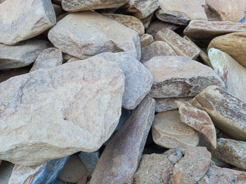 Златолит жёлтый, жёлто-зелёный глыбки и валуны для ланшафтного дизайна купить в Сухом Логе