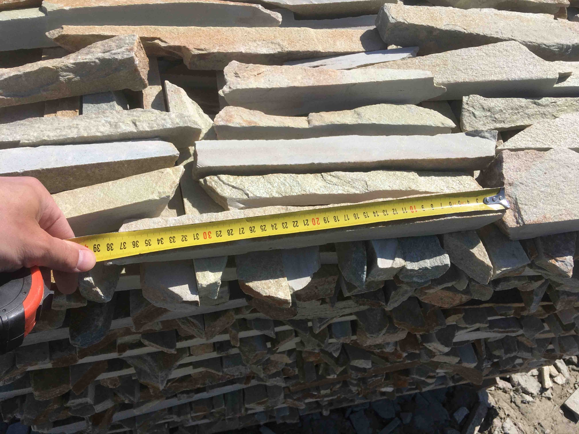 Горбушка златолит золотистый для облицовки купить в Сухом Логе