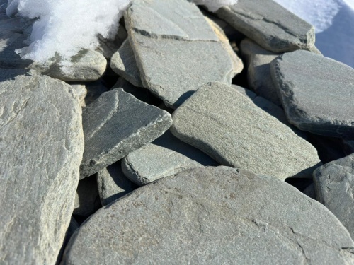 Плитняк златолит зелёный галтованный для цоколя купить в Сухом Логе