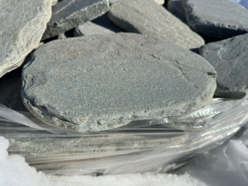 Плитняк златолит зелёный галтованный для мощения на бетон купить в Сухом Логе